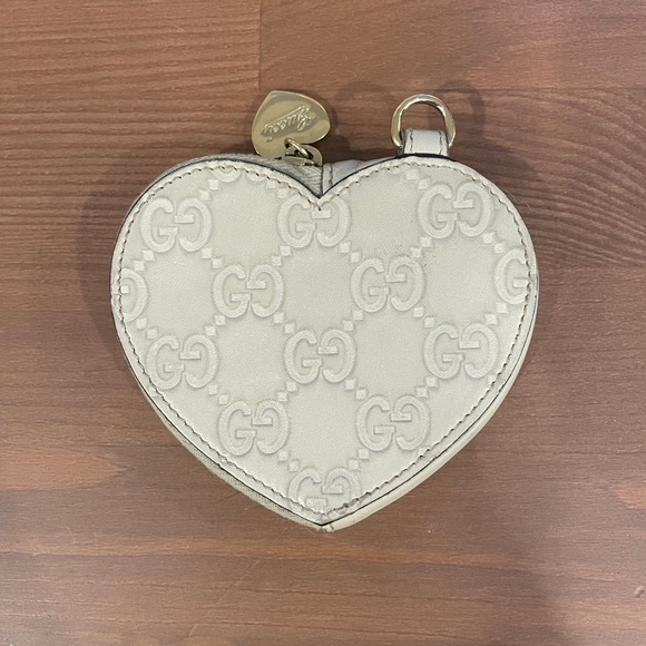 Gucci White Heart-Shaped Leather Coin Purse - Picture 2 of 8